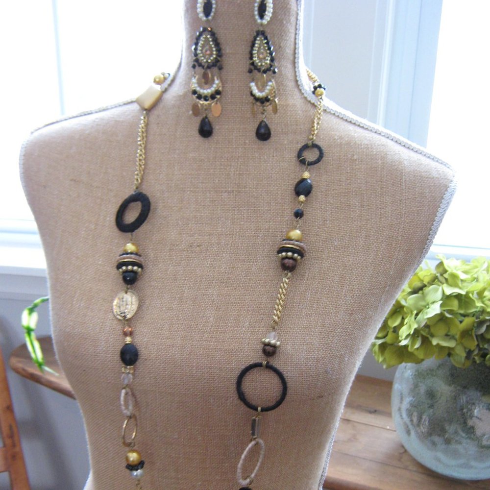 House of Moda Earring and Necklace Set